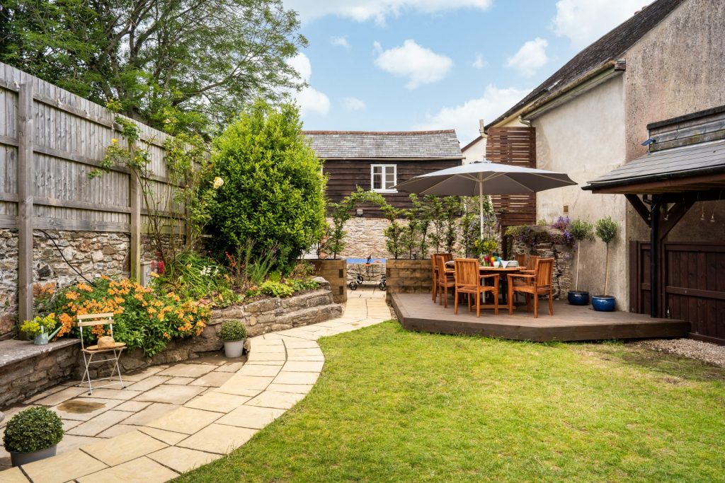 St Maur Cottage in Totnes – restored Victorian cottage garden. Professional exterior photography by Sue Vaughton.