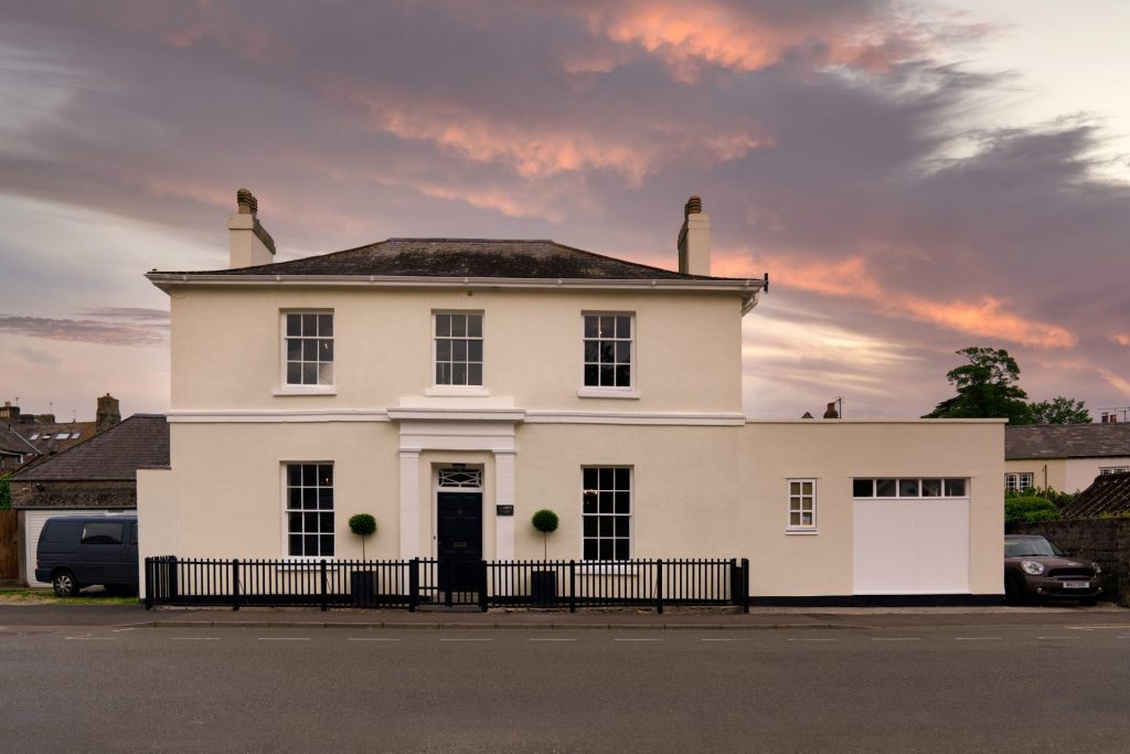 Geogian holiday home exterior in Totnes – St Maur Cottage with slate roof and stone façade. Exterior photography by Sue Vaughton.