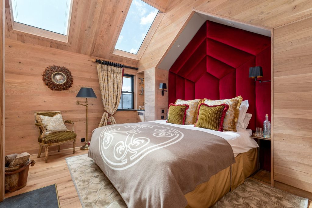 Flying Duck Bedroom at Bittescombe Lodge & Deer Park